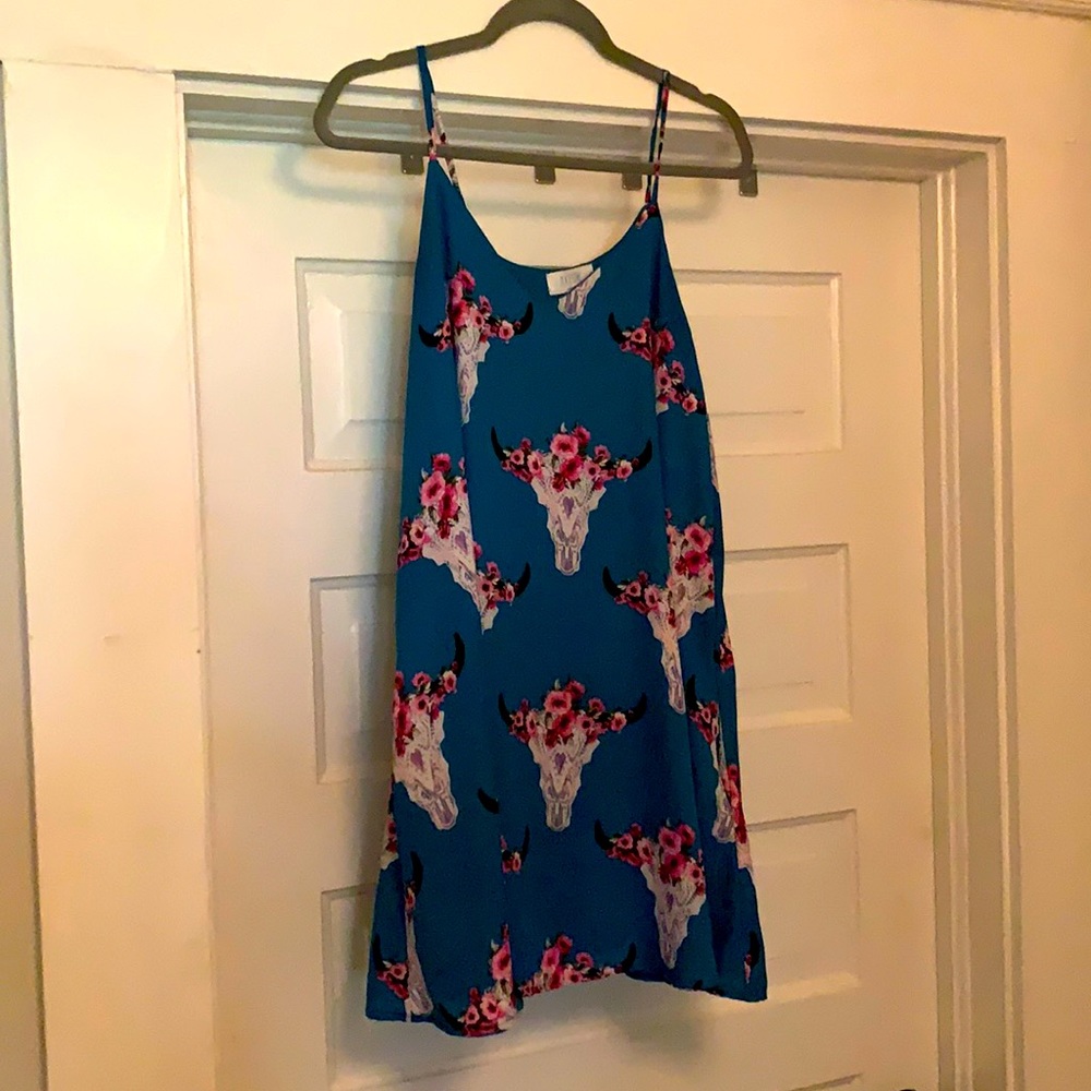 Mini shift dress with floral skull pattern!